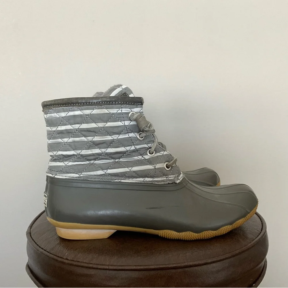 Sperry Saltwater Grey, White Striped Duck Boots Size 7 Women Waterproof Winter